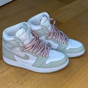Jordan 1 retro High OG ‘Seafoam’ size 7.5 Women’s/6 men’s